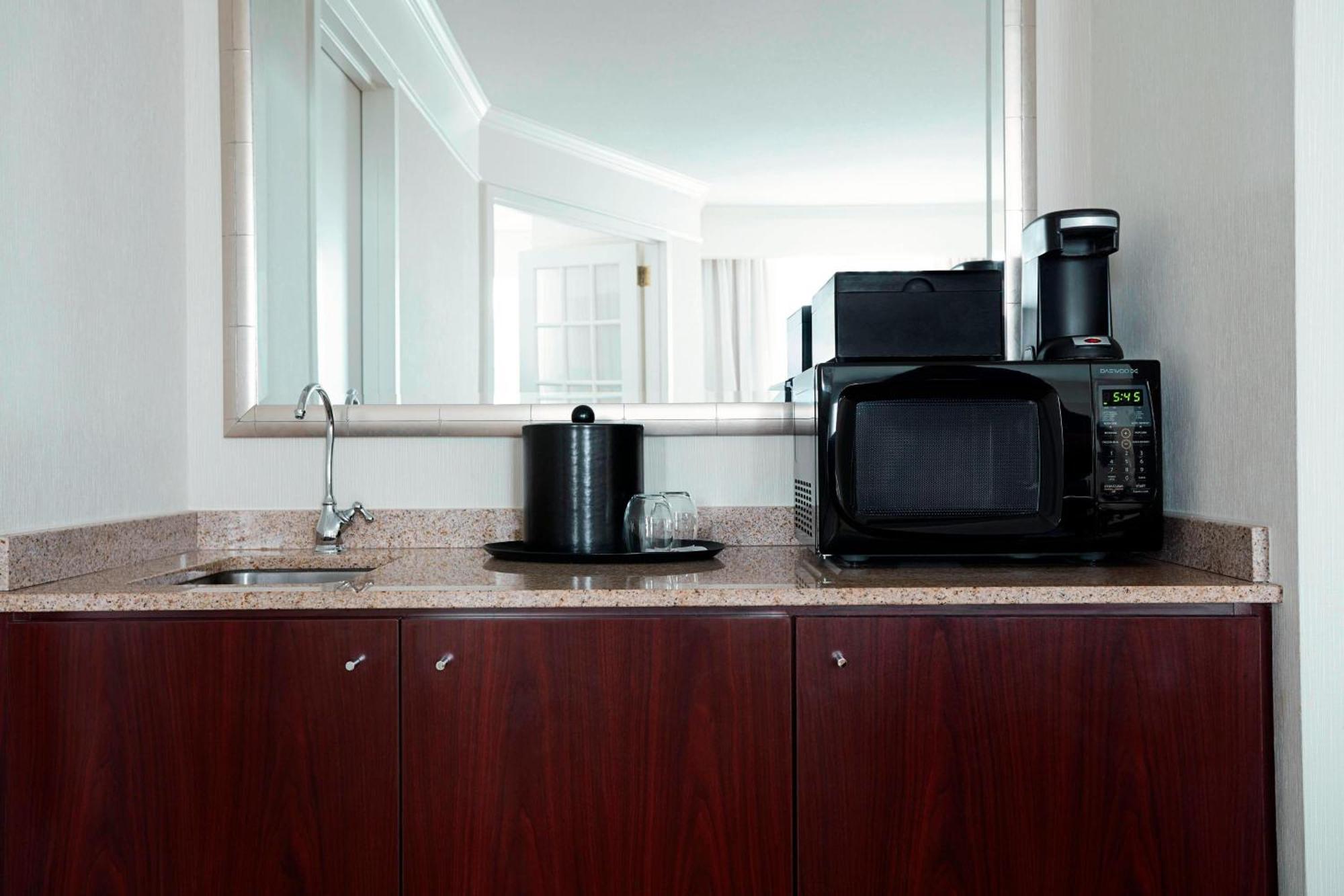Washington Dulles Marriott Suites Херндон Экстерьер фото